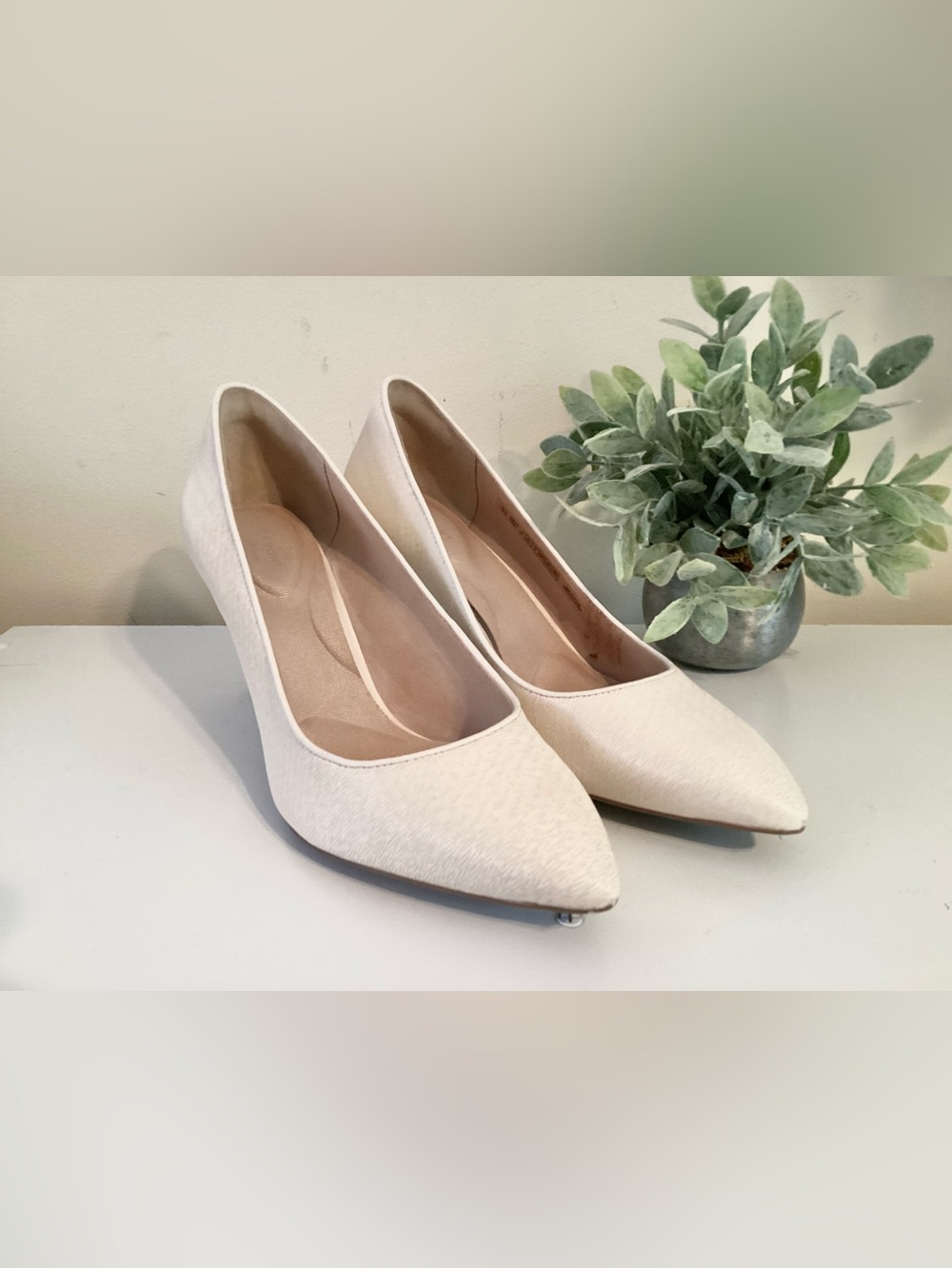 Rockport Heeled Cream Colored Pumps Sz 8 Comfort Cushion